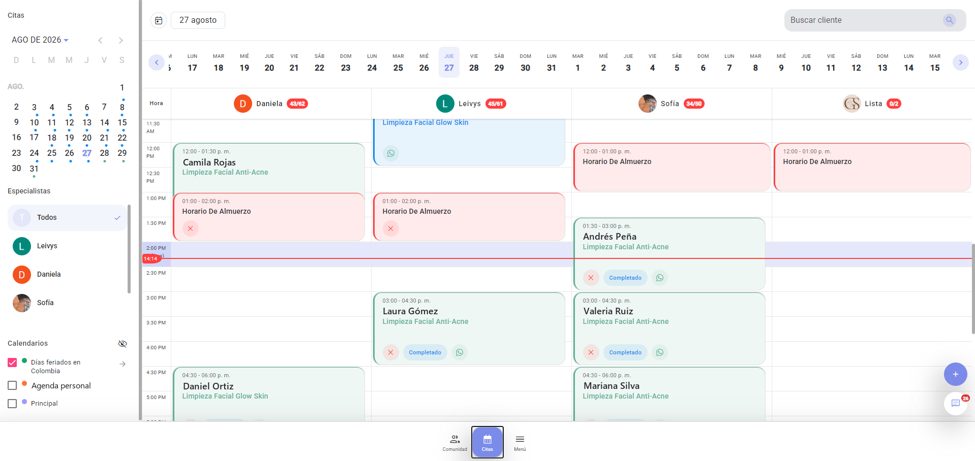 Agenda de Vyva con las citas del día repartidas por especialista, cada una con su servicio y su botón de WhatsApp.